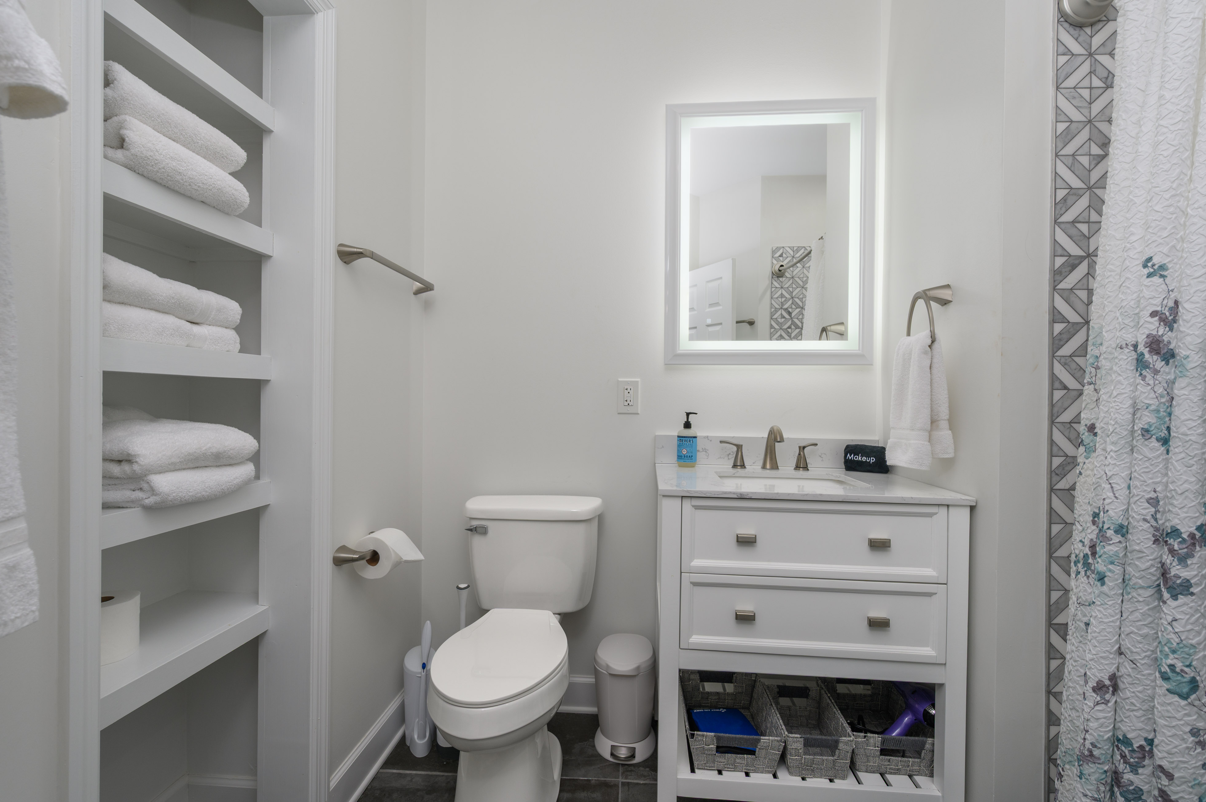 124 Oakton North image 15